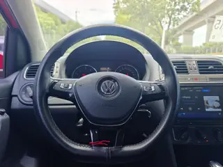 Volkswagen Polo 2016 1.6L Automatic Comfort Type interior photo 15 Volkswagen Polo 2016 1.6L Automatic Comfort Type interior photo 15