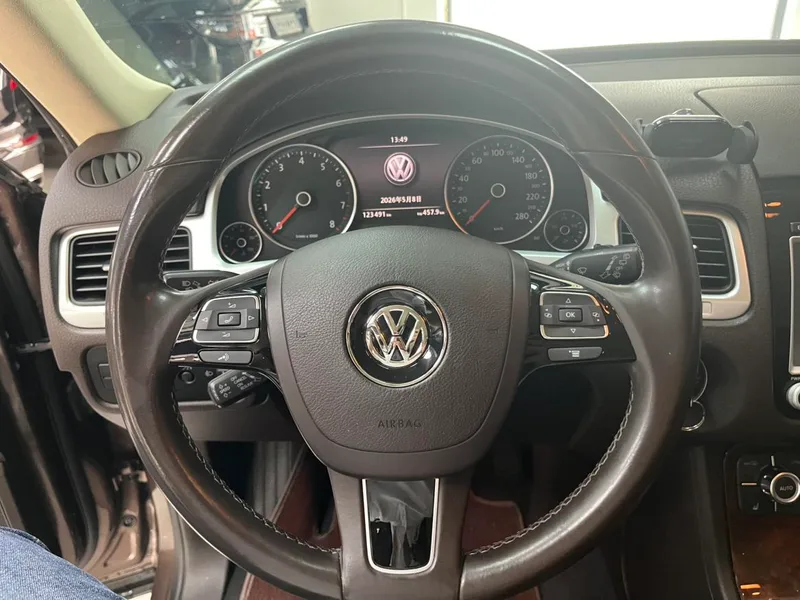 Volkswagen Touareg 2014 3.0TSI New Edition interior photo 12 Volkswagen Touareg 2014 3.0TSI New Edition interior photo 12