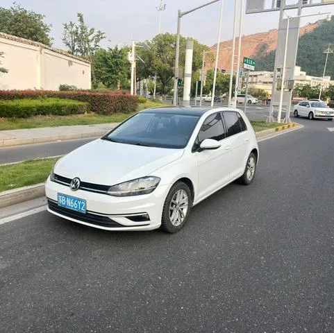 Volkswagen Golf 2018 230TSI Automatic Comfort Type exterior photo 1 Volkswagen Golf 2018 230TSI Automatic Comfort Type exterior photo 1