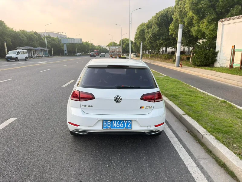 Volkswagen Golf 2018 230TSI Automatic Comfort Type exterior photo 4 Volkswagen Golf 2018 230TSI Automatic Comfort Type exterior photo 4