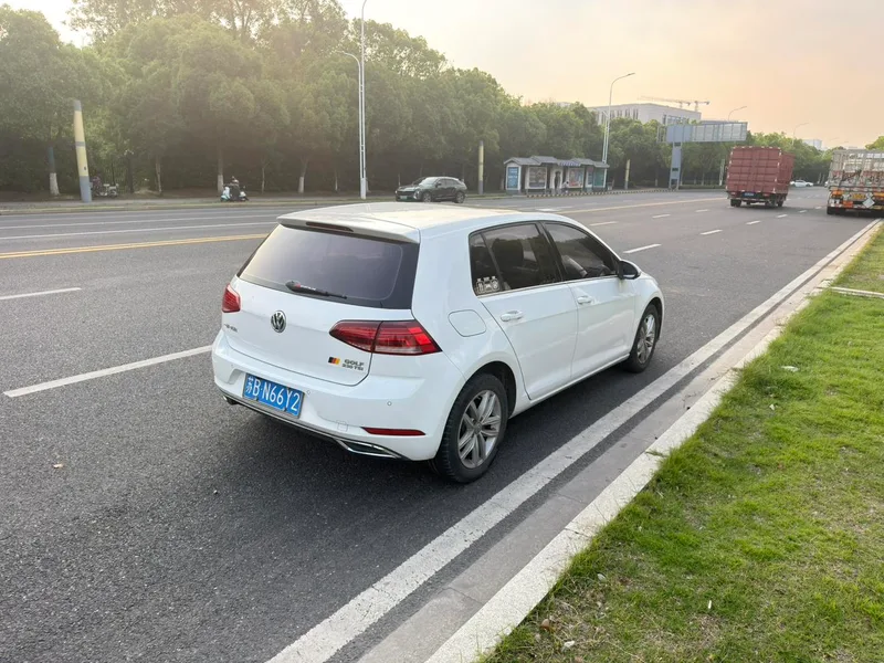 Volkswagen Golf 2018 230TSI Automatic Comfort Type exterior photo 5 Volkswagen Golf 2018 230TSI Automatic Comfort Type exterior photo 5