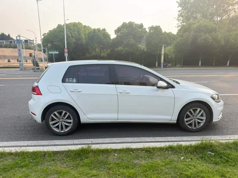 Volkswagen Golf 2018 230TSI Automatic Comfort Type exterior photo 6 Volkswagen Golf 2018 230TSI Automatic Comfort Type exterior photo 6