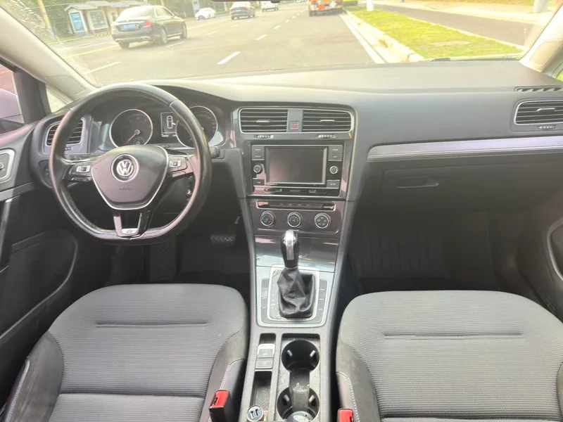 Volkswagen Golf 2018 230TSI Automatic Comfort Type interior photo 14 Volkswagen Golf 2018 230TSI Automatic Comfort Type interior photo 14