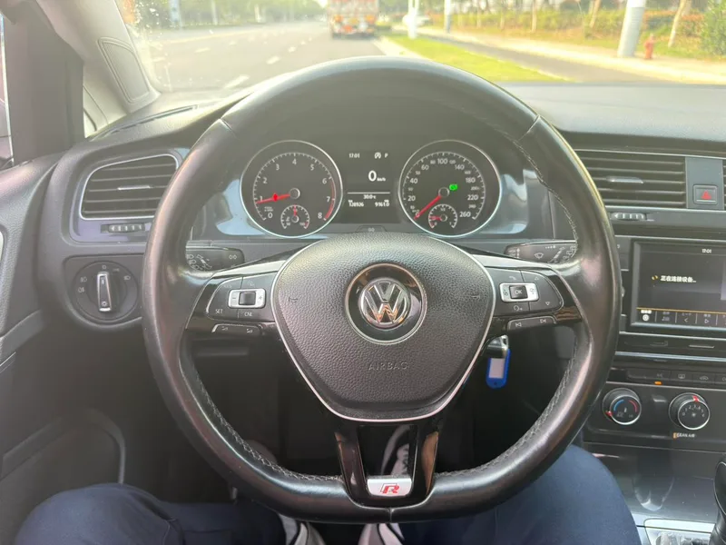 Volkswagen Golf 2018 230TSI Automatic Comfort Type interior photo 16 Volkswagen Golf 2018 230TSI Automatic Comfort Type interior photo 16