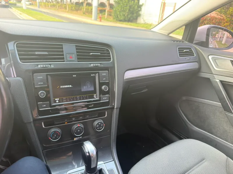 Volkswagen Golf 2018 230TSI Automatic Comfort Type interior photo 17 Volkswagen Golf 2018 230TSI Automatic Comfort Type interior photo 17