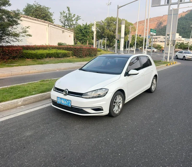 Volkswagen Golf 2018 230TSI Automatic Comfort Type interior photo 19 Volkswagen Golf 2018 230TSI Automatic Comfort Type interior photo 19