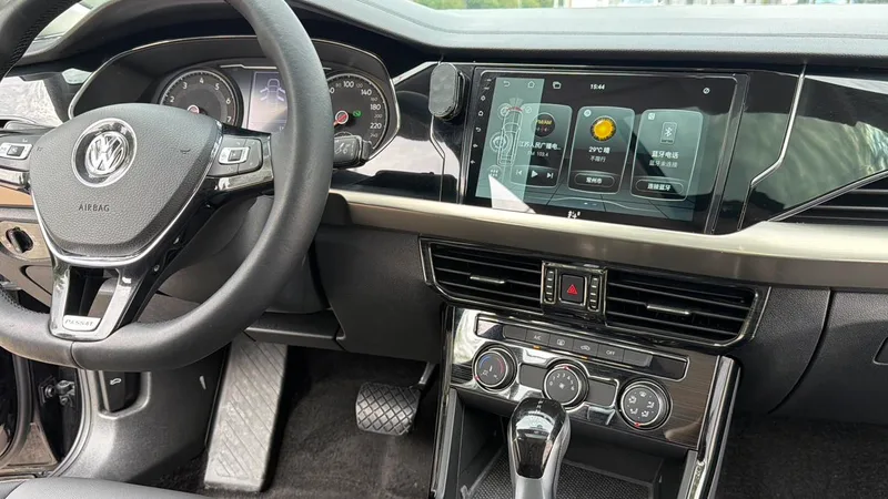 Volkswagen Passat 2019 280TSI Édition commerciale État VI intérieur photo 9 Volkswagen Passat 2019 280TSI Édition commerciale État VI intérieur photo 9