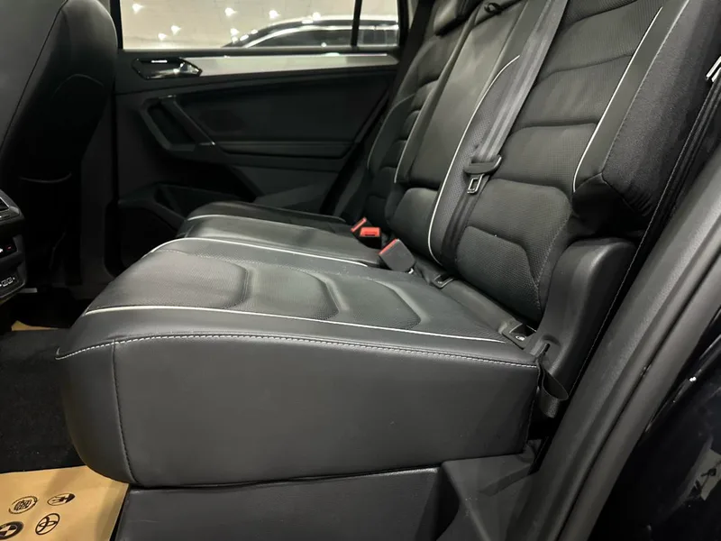 Volkswagen Tiguan L 2018 Restyling 330TSI Automatic Two-Drive Ultimate interior photo 13 Volkswagen Tiguan L 2018 Restyling 330TSI Automatic Two-Drive Ultimate interior photo 13