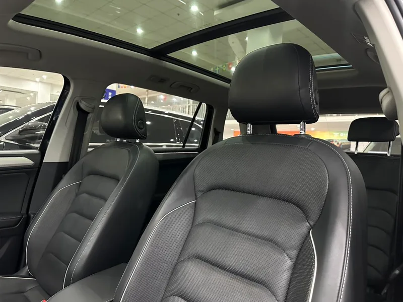 Volkswagen Tiguan L 2018 Restyling 330TSI Automatic Two-Drive Ultimate interior photo 16 Volkswagen Tiguan L 2018 Restyling 330TSI Automatic Two-Drive Ultimate interior photo 16