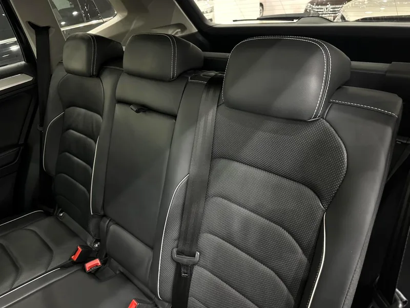 Volkswagen Tiguan L 2018 Restyling 330TSI Automatic Two-Drive Ultimate interior photo 19 Volkswagen Tiguan L 2018 Restyling 330TSI Automatic Two-Drive Ultimate interior photo 19