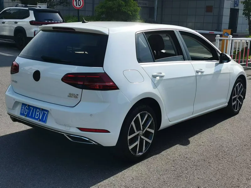 Volkswagen Golf 2020 280TSI DSG Luxury type interior photo 7 Volkswagen Golf 2020 280TSI DSG Luxury type interior photo 7