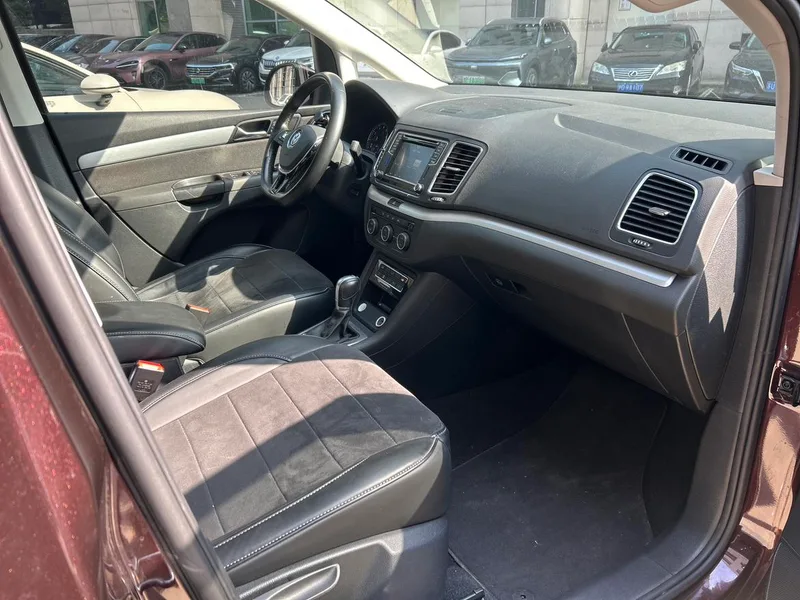 Volkswagen Sharan 2018 380TSI Comfortable 7 seat interior photo 11 Volkswagen Sharan 2018 380TSI Comfortable 7 seat interior photo 11