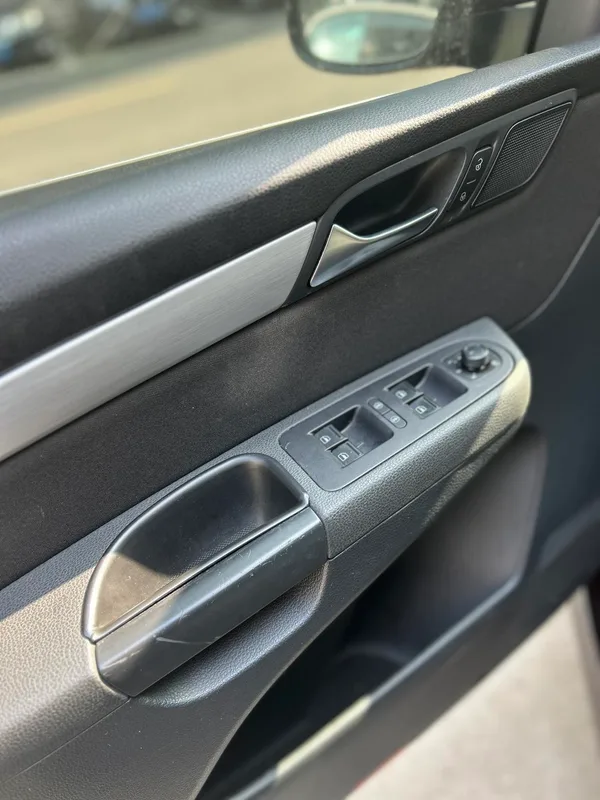 Volkswagen Sharan 2018 380TSI Comfortable 7 seat interior photo 15 Volkswagen Sharan 2018 380TSI Comfortable 7 seat interior photo 15