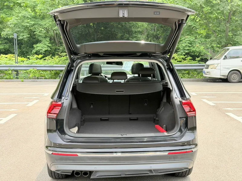 Volkswagen Tiguan L 2017 330TSI Automatic Two-Drive Ultimate exterior photo 8 Volkswagen Tiguan L 2017 330TSI Automatic Two-Drive Ultimate exterior photo 8