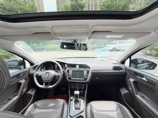 Volkswagen Tiguan L 2017 330TSI Automatic Two-Drive Ultimate interior photo 14 Volkswagen Tiguan L 2017 330TSI Automatic Two-Drive Ultimate interior photo 14