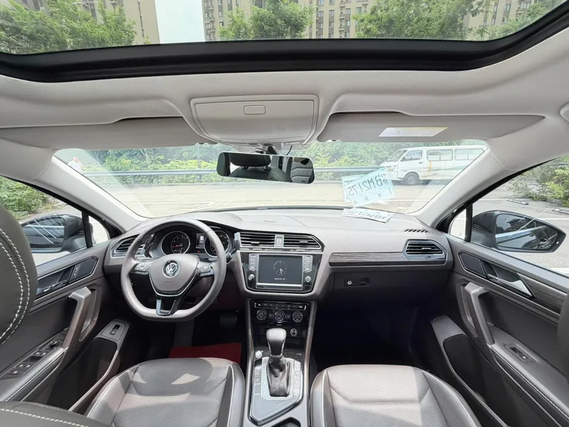 Volkswagen Tiguan L 2017 330TSI Automatic Two-Drive Ultimate interior photo 14 Volkswagen Tiguan L 2017 330TSI Automatic Two-Drive Ultimate interior photo 14