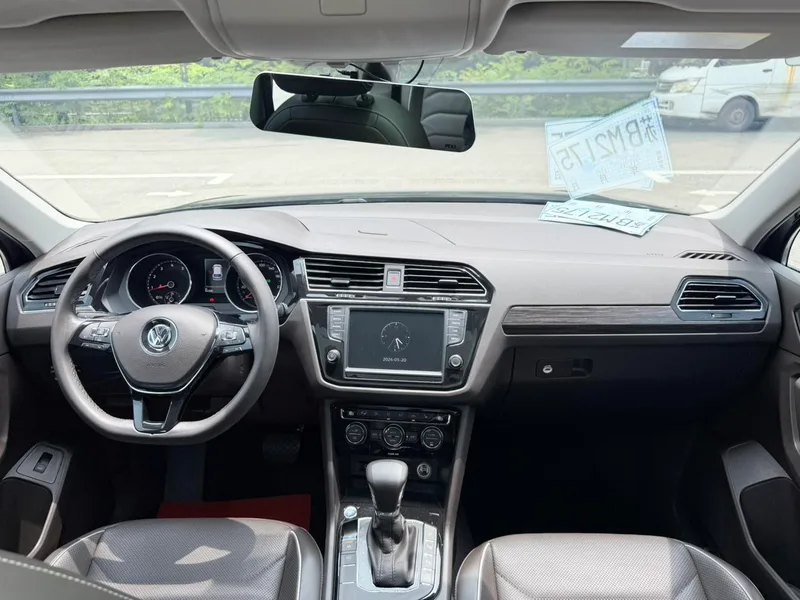 Volkswagen Tiguan L 2017 330TSI Automatic Two-Drive Ultimate interior photo 15 Volkswagen Tiguan L 2017 330TSI Automatic Two-Drive Ultimate interior photo 15
