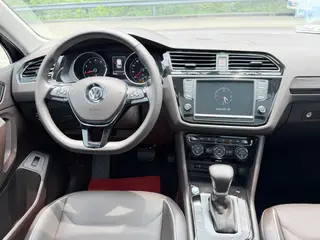 Volkswagen Tiguan L 2017 330TSI Automatic Two-Drive Ultimate interior photo 16 Volkswagen Tiguan L 2017 330TSI Automatic Two-Drive Ultimate interior photo 16