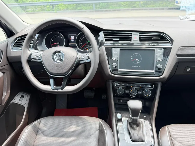 Volkswagen Tiguan L 2017 330TSI Automatic Two-Drive Ultimate interior photo 16 Volkswagen Tiguan L 2017 330TSI Automatic Two-Drive Ultimate interior photo 16