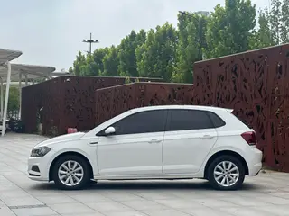 Volkswagen Polo 2019 Plus 1.5L Version technologique colorée automatique extérieur photo 4 Volkswagen Polo 2019 Plus 1.5L Version technologique colorée automatique extérieur photo 4