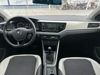 Volkswagen Polo 2019 Plus 1.5L Version technologique colorée automatique extérieur photo 9 Volkswagen Polo 2019 Plus 1.5L Version technologique colorée automatique extérieur photo 9