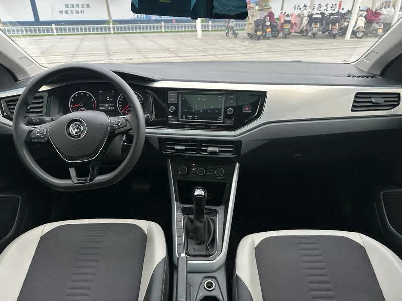 Volkswagen Polo 2019 Plus 1.5L Version technologique colorée automatique extérieur photo 9 Volkswagen Polo 2019 Plus 1.5L Version technologique colorée automatique extérieur photo 9
