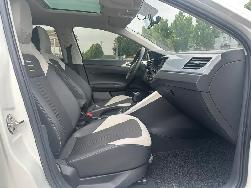 Volkswagen Polo 2019 Plus 1.5L Version technologique colorée automatique intérieur photo 11 Volkswagen Polo 2019 Plus 1.5L Version technologique colorée automatique intérieur photo 11