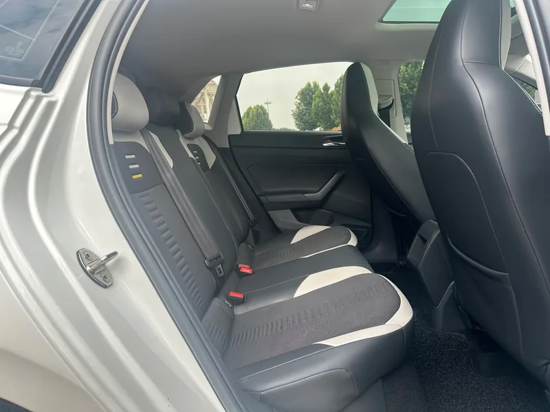 Volkswagen Polo 2019 Plus 1.5L Version technologique colorée automatique intérieur photo 13 Volkswagen Polo 2019 Plus 1.5L Version technologique colorée automatique intérieur photo 13