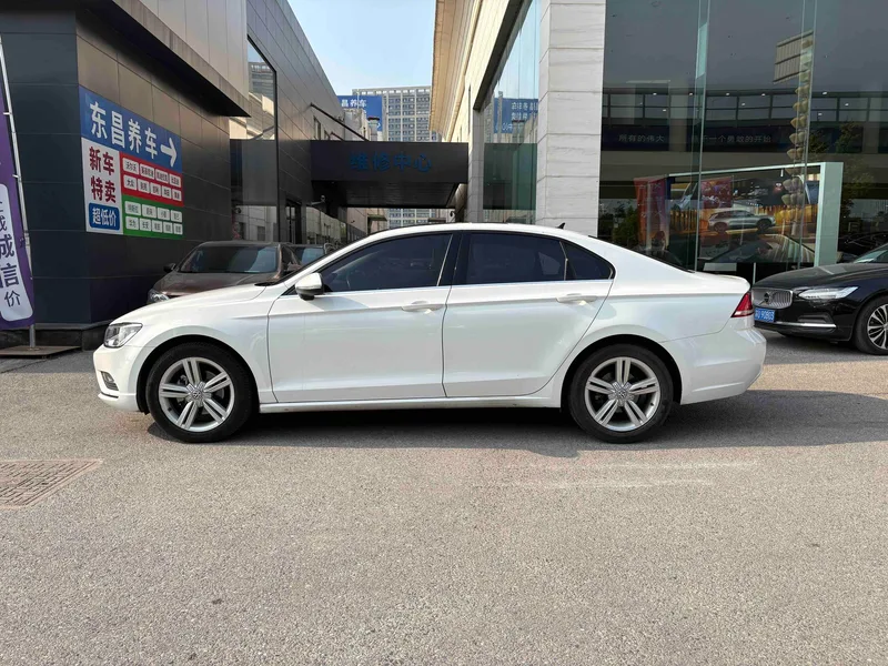 Volkswagen Lamando 2015 280TSI DSG Comfort Edition exterior photo 4 Volkswagen Lamando 2015 280TSI DSG Comfort Edition exterior photo 4