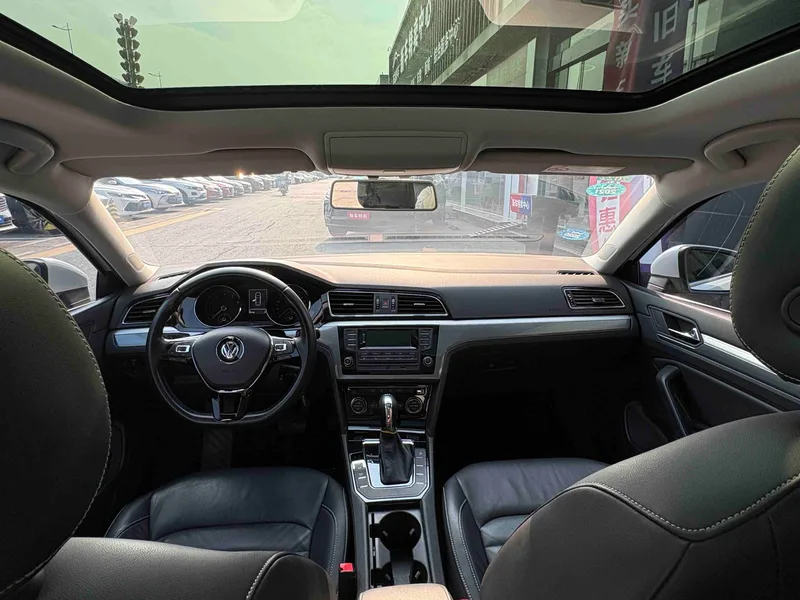 Volkswagen Lamando 2015 280TSI DSG Comfort Edition interior photo 9 Volkswagen Lamando 2015 280TSI DSG Comfort Edition interior photo 9