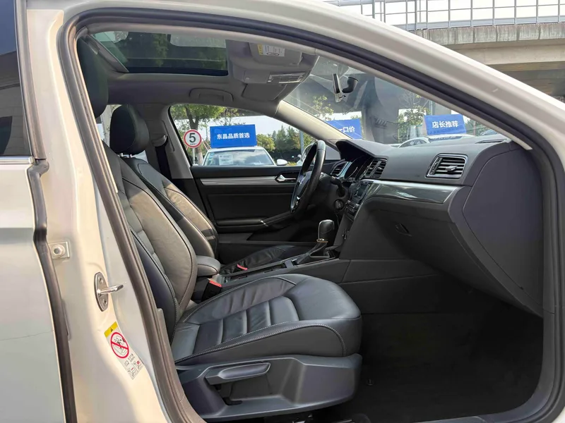 Volkswagen Lamando 2015 280TSI DSG Comfort Edition interior photo 13 Volkswagen Lamando 2015 280TSI DSG Comfort Edition interior photo 13
