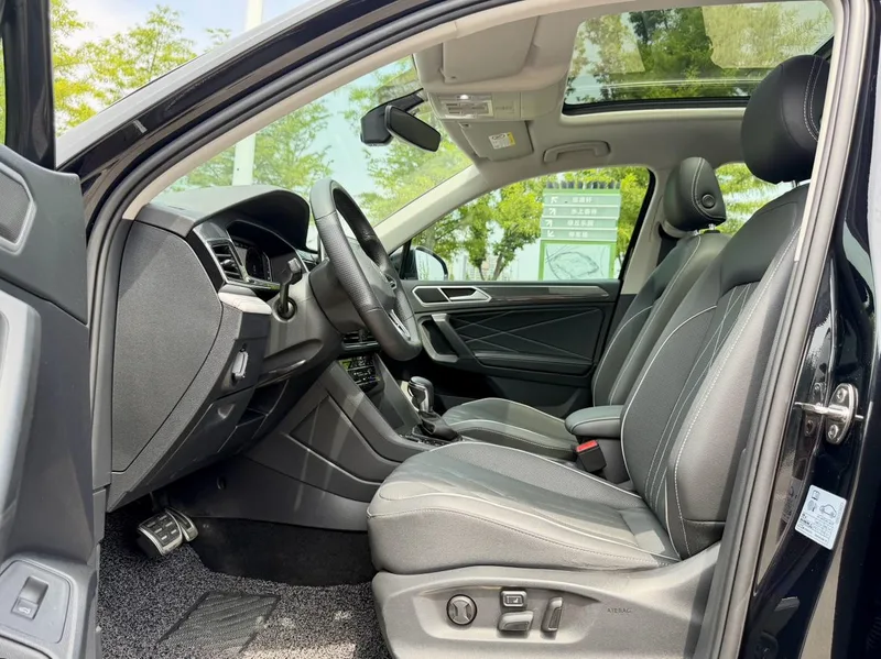 Volkswagen Tiguan L 2022 380TSI Transmission intégrale automatique R-Line Version de plus en plus 7 Siège extérieur photo 5 Volkswagen Tiguan L 2022 380TSI Transmission intégrale automatique R-Line Version de plus en plus 7 Siège extérieur photo 5