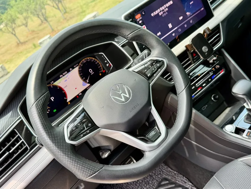Volkswagen Tiguan L 2022 380TSI Transmission intégrale automatique R-Line Version de plus en plus 7 Siège intérieur photo 10 Volkswagen Tiguan L 2022 380TSI Transmission intégrale automatique R-Line Version de plus en plus 7 Siège intérieur photo 10