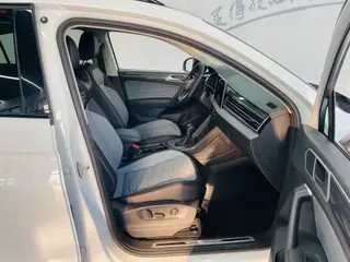 Volkswagen Tiguan X 2023 Restyling 330TSI Two-Drive Ultimate interior photo 12 Volkswagen Tiguan X 2023 Restyling 330TSI Two-Drive Ultimate interior photo 12