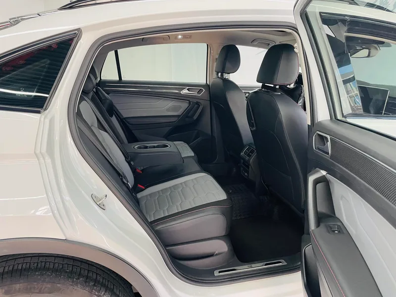 Volkswagen Tiguan X 2023 Restyling 330TSI Two-Drive Ultimate interior photo 13 Volkswagen Tiguan X 2023 Restyling 330TSI Two-Drive Ultimate interior photo 13