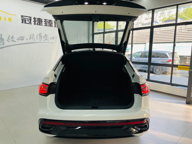 Volkswagen Tiguan X 2023 Restyling 330TSI Two-Drive Ultimate interior photo 14 Volkswagen Tiguan X 2023 Restyling 330TSI Two-Drive Ultimate interior photo 14