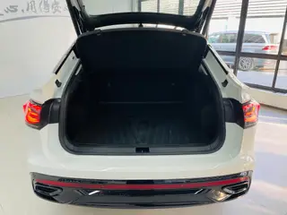 Volkswagen Tiguan X 2023 Restyling 330TSI Two-Drive Ultimate interior photo 15 Volkswagen Tiguan X 2023 Restyling 330TSI Two-Drive Ultimate interior photo 15
