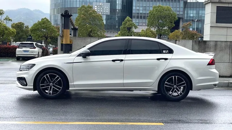 Volkswagen Lamando 2019 280TSI DSG Comfort Edition Country VI exterior photo 3 Volkswagen Lamando 2019 280TSI DSG Comfort Edition Country VI exterior photo 3