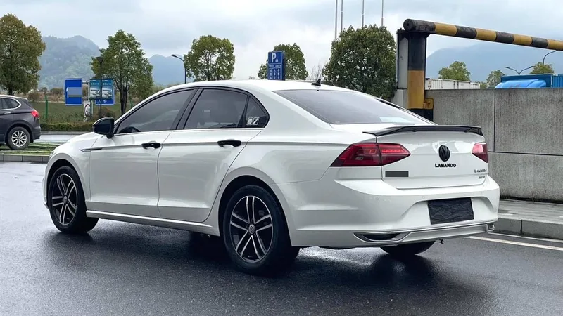Volkswagen Lamando 2019 280TSI DSG Comfort Edition Country VI exterior photo 4 Volkswagen Lamando 2019 280TSI DSG Comfort Edition Country VI exterior photo 4