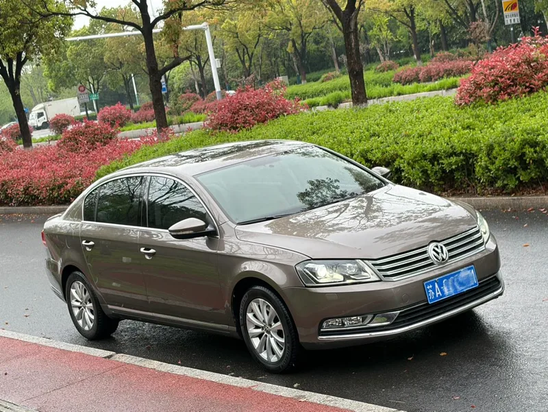 Volkswagen Magotan 2013 1.8TSI Luxury type exterior photo 3 Volkswagen Magotan 2013 1.8TSI Luxury type exterior photo 3