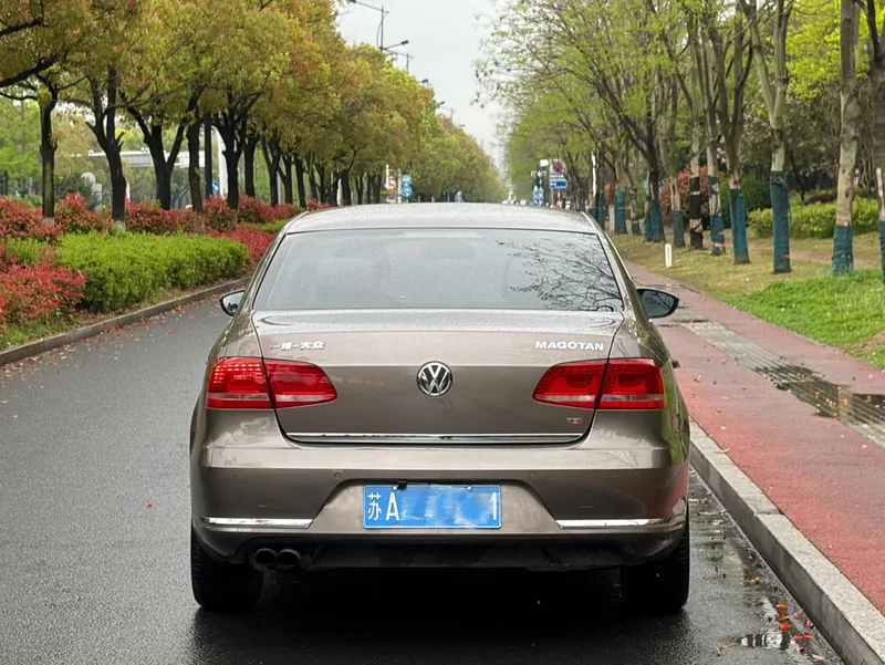 Volkswagen Magotan 2013 1.8TSI Luxury type exterior photo 4 Volkswagen Magotan 2013 1.8TSI Luxury type exterior photo 4