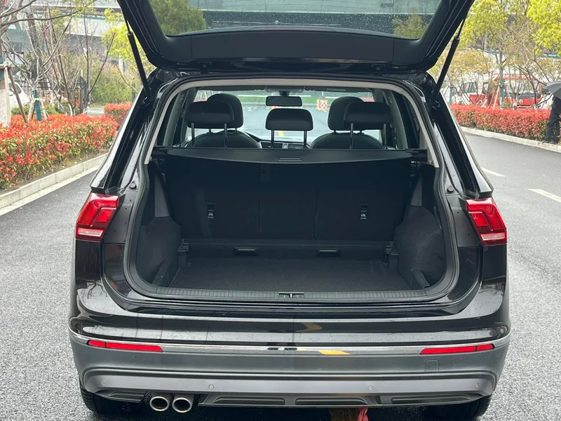 Volkswagen Tiguan L 2021 330TSI Auto Two-Drive Smart Edition interior photo 17 Volkswagen Tiguan L 2021 330TSI Auto Two-Drive Smart Edition interior photo 17