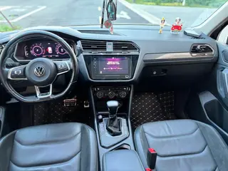 Volkswagen Tiguan L 2020 330TSI Automatic two-wheel drive R-Line Flagship Edition China V interior photo 6 Volkswagen Tiguan L 2020 330TSI Automatic two-wheel drive R-Line Flagship Edition China V interior photo 6