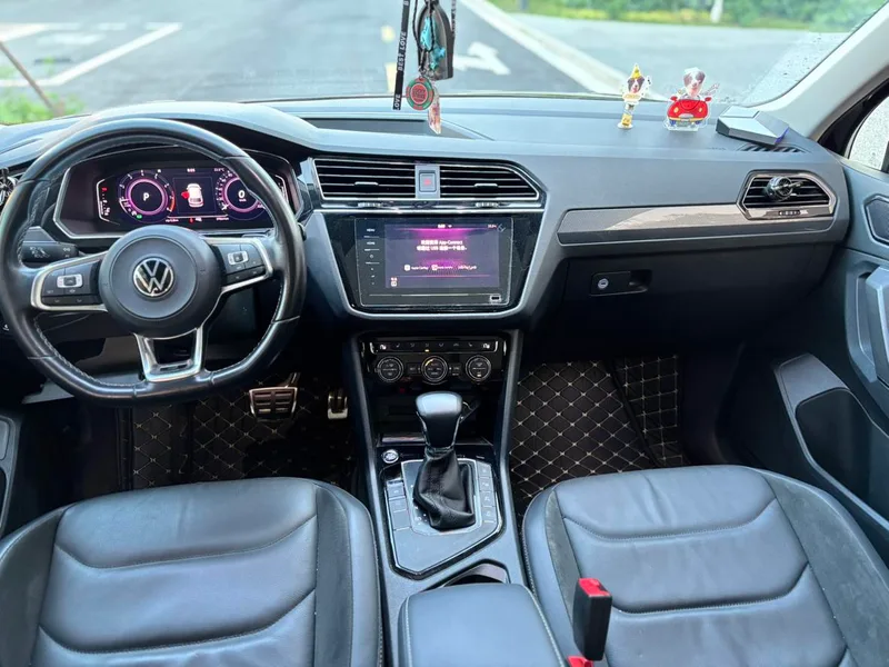 Volkswagen Tiguan L 2020 330TSI Automatic two-wheel drive R-Line Flagship Edition China V interior photo 6 Volkswagen Tiguan L 2020 330TSI Automatic two-wheel drive R-Line Flagship Edition China V interior photo 6