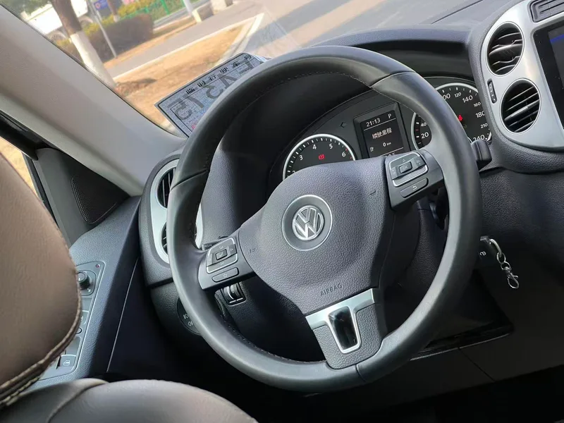 Volkswagen Tiguan 2017 300TSI Automatic Two-Drive Silk Road Comfort Edition interior photo 10 Volkswagen Tiguan 2017 300TSI Automatic Two-Drive Silk Road Comfort Edition interior photo 10