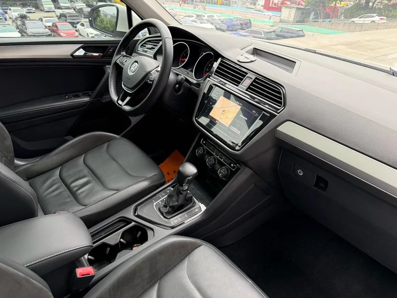 Volkswagen Tiguan L 2019 330TSI Automatic two-wheel drive panoramic comfort version China V interior photo 14 Volkswagen Tiguan L 2019 330TSI Automatic two-wheel drive panoramic comfort version China V interior photo 14