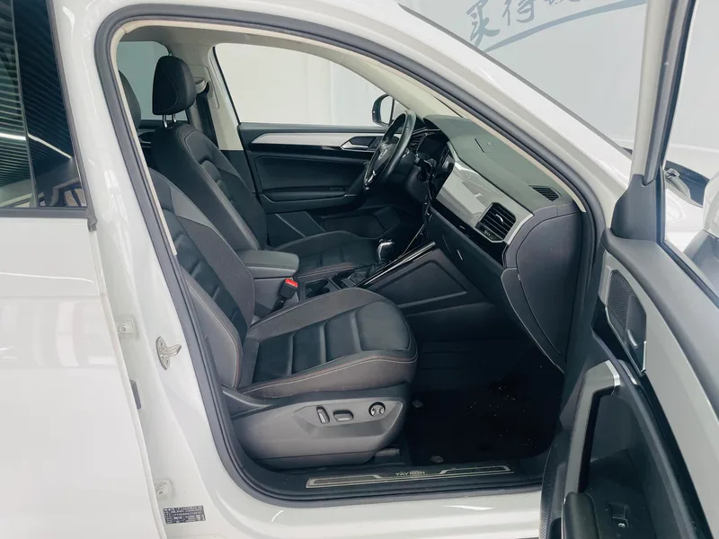 Volkswagen Tayron 2020 280TSI Edición de enlace inteligente de lujo interior foto 12 Volkswagen Tayron 2020 280TSI Edición de enlace inteligente de lujo interior foto 12