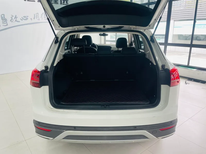 Volkswagen Tayron 2020 280TSI Edición de enlace inteligente de lujo interior foto 15 Volkswagen Tayron 2020 280TSI Edición de enlace inteligente de lujo interior foto 15