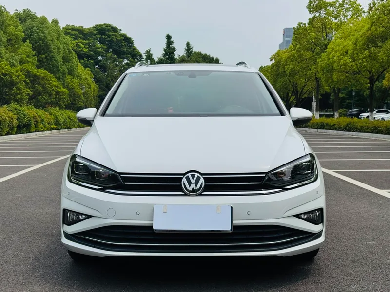 Volkswagen Golf Sportsvan 2019 280TSI automatic watch type Country VI exterior photo 2 Volkswagen Golf Sportsvan 2019 280TSI automatic watch type Country VI exterior photo 2