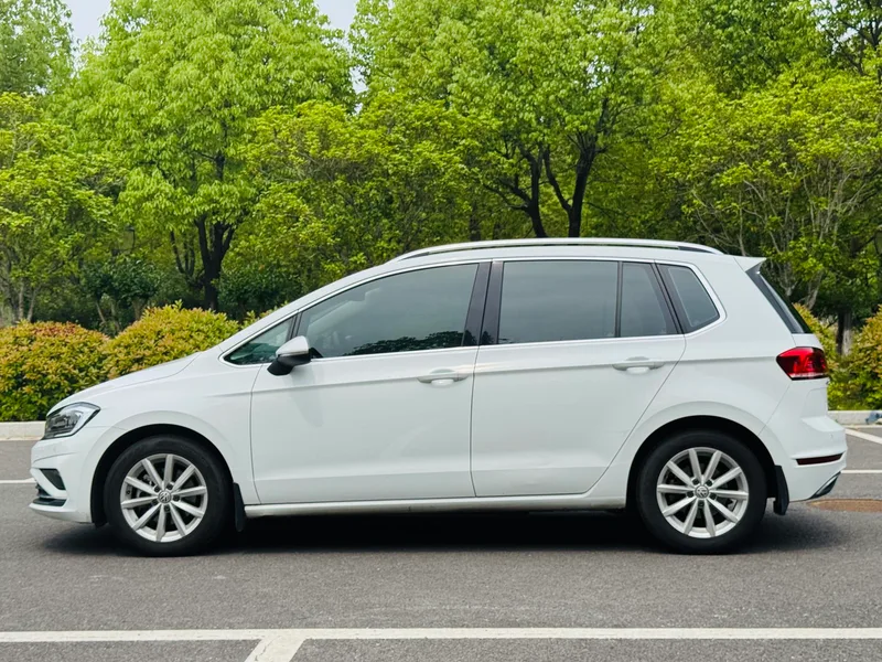 Volkswagen Golf Sportsvan 2019 280TSI automatic watch type Country VI exterior photo 4 Volkswagen Golf Sportsvan 2019 280TSI automatic watch type Country VI exterior photo 4